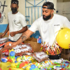 Eladio Carrión entrega juguetes y alimentos en RD