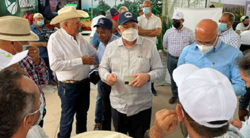 Fernando Durán augura un futuro prometedor a los productores de carne, leche, frutas y vegetales