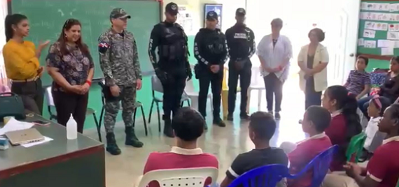 Policía Nacional en Jarabacoa Imparte charla en Escuela para Sordos