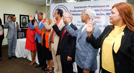Juramentan directiva de la Asociación Dominicana de Productores de Opinión Pública en Medios de Comunicación (ASODOPROM)