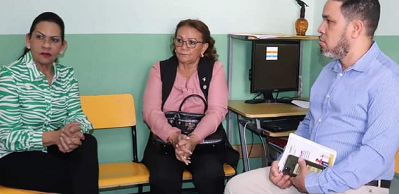 Gobernadora de Espaillat y comisión del ministerio de Educación visitan comunidad de Arroyo Frío en Espaillat
